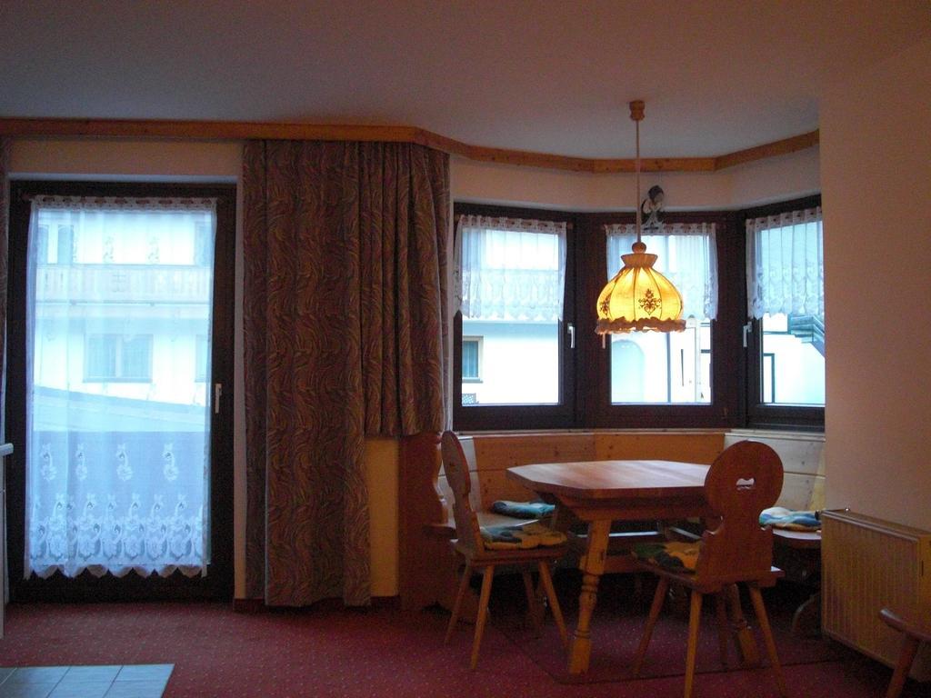 Hotel-Pension Flora Saalbach-Hinterglemm Habitación foto
