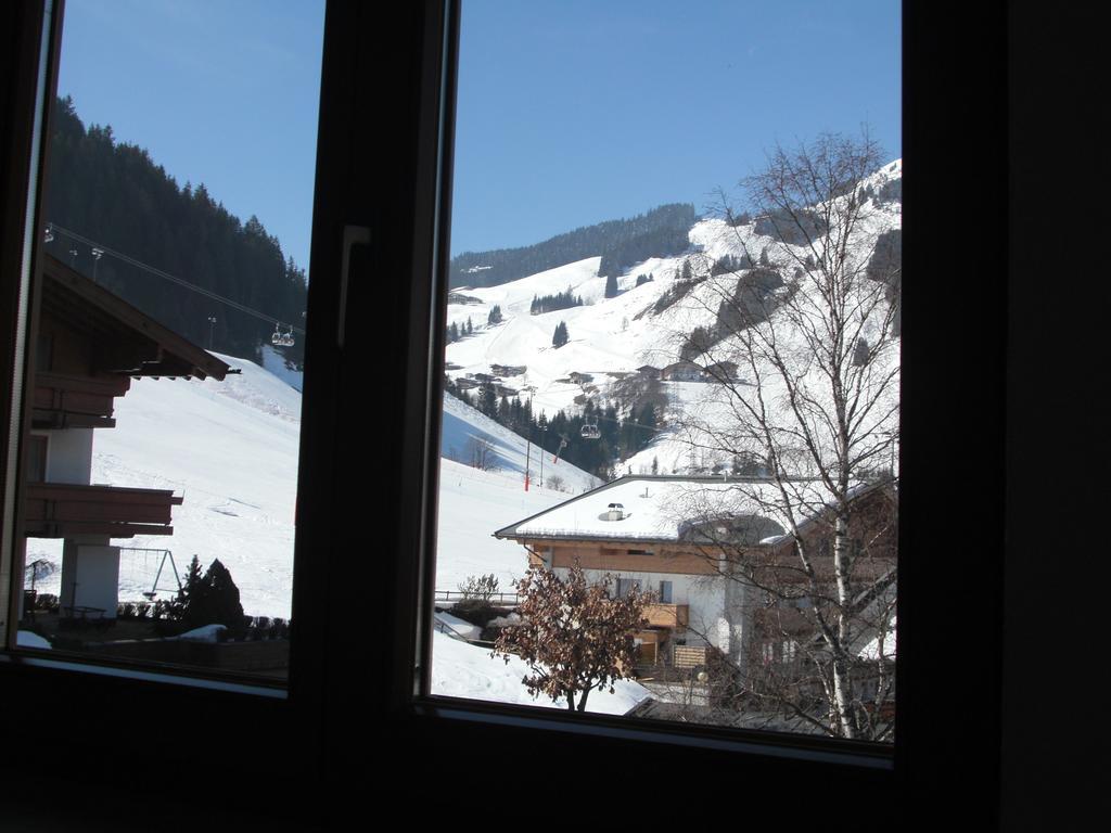 Hotel-Pension Flora Saalbach-Hinterglemm Exterior foto
