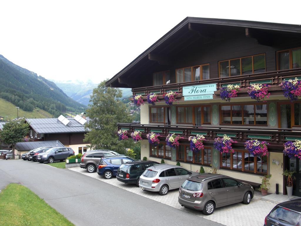Hotel-Pension Flora Saalbach-Hinterglemm Exterior foto