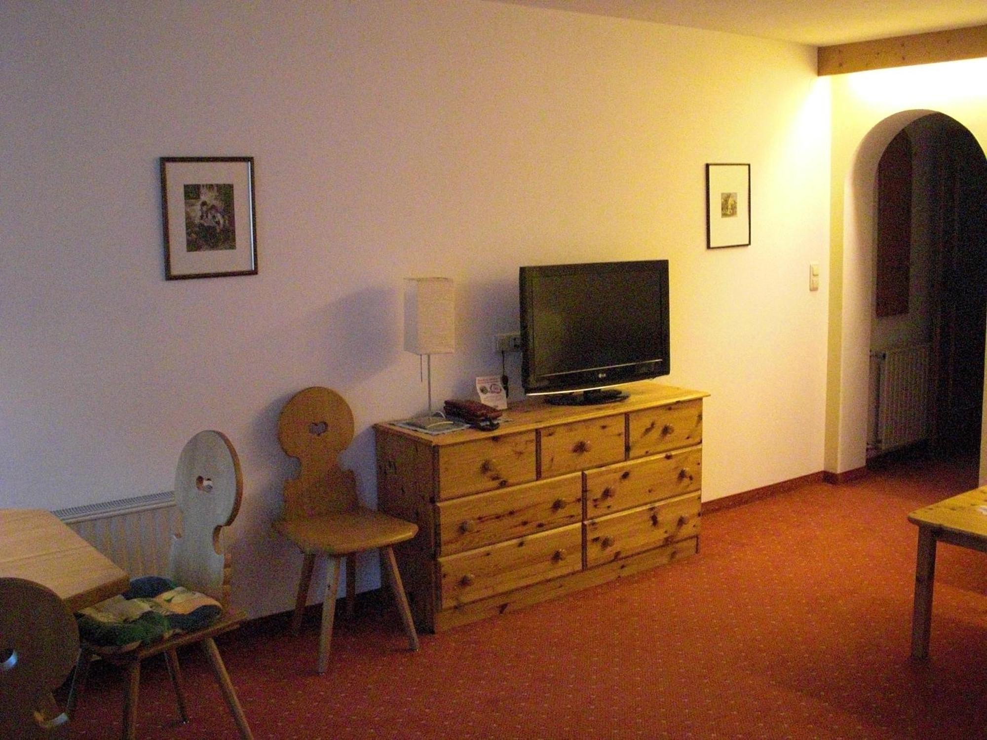 Hotel-Pension Flora Saalbach-Hinterglemm Habitación foto