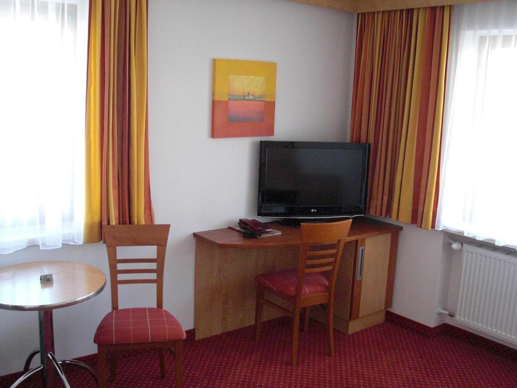 Hotel-Pension Flora Saalbach-Hinterglemm Habitación foto