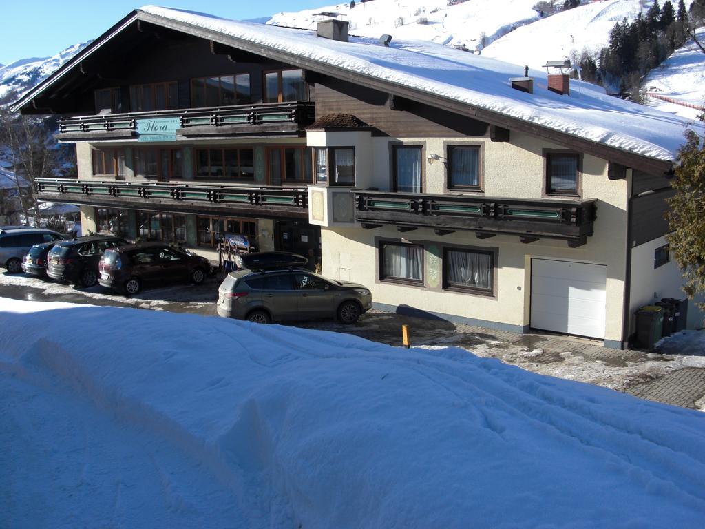 Hotel-Pension Flora Saalbach-Hinterglemm Exterior foto